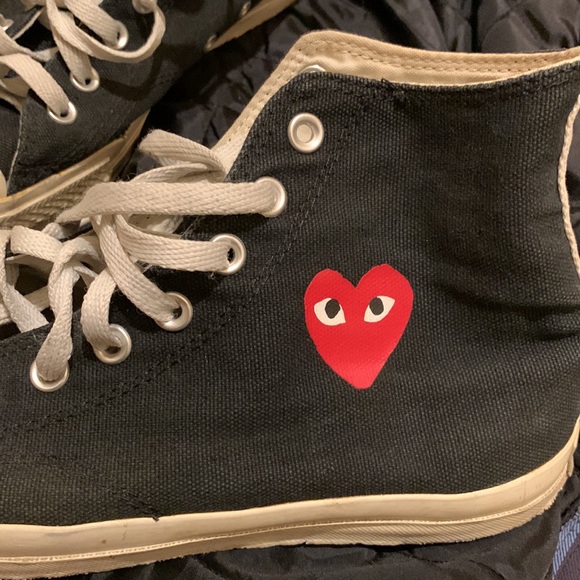 Designer red heart Converse - Picture 4 of 4